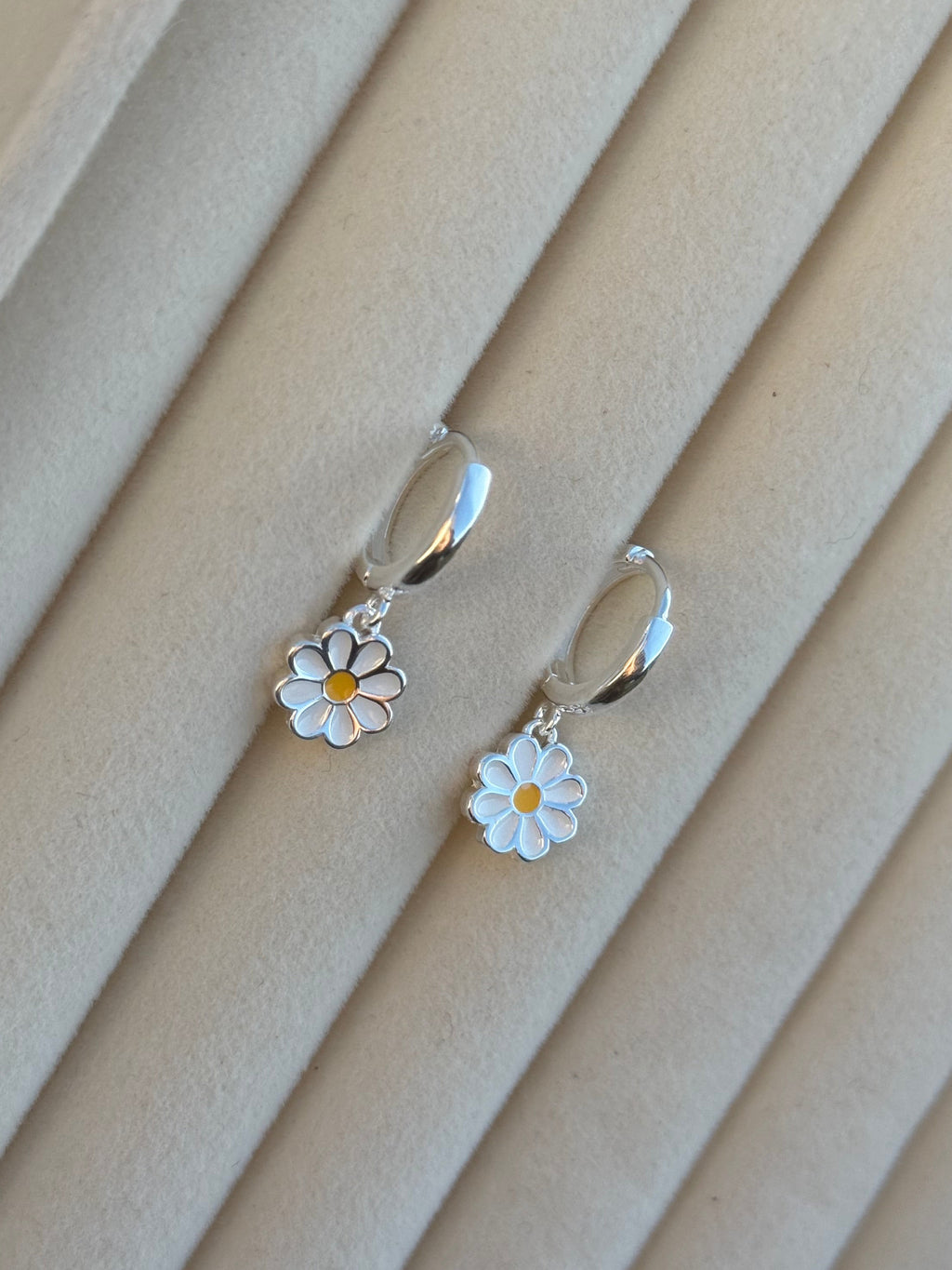 Daisy Huggies | 925 Sterling Silver Earrings
