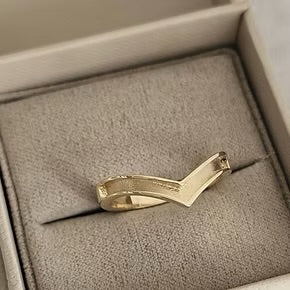 9CT Gold Wishbone Ring