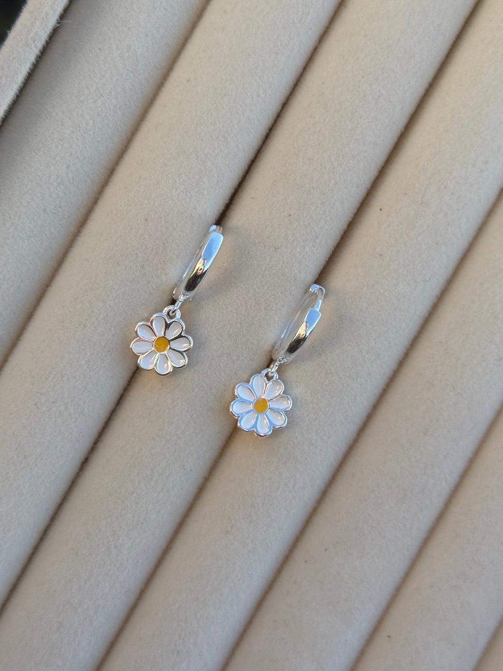 Daisy Huggies | 925 Sterling Silver Earrings
